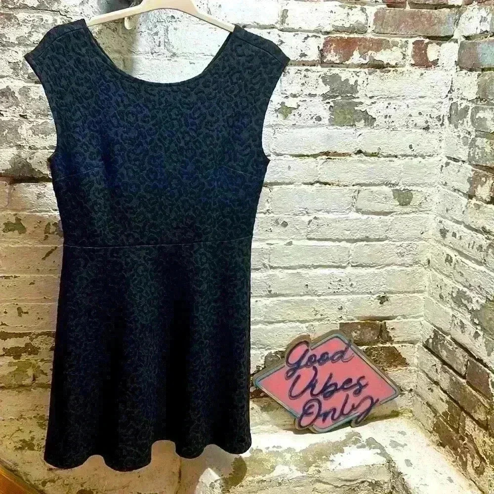 LOFT sleeveless black leopard dress with back zip size 8 never worn